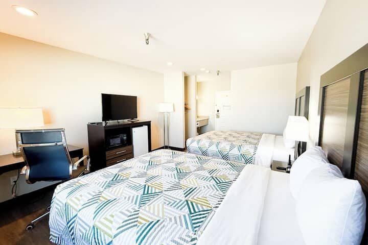 Room 5 of 10